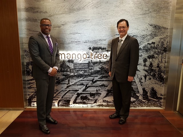 (L-r) Hon. Mark Brantley, Minister of Foreign Affairs and Aviation in St. Kitts and Nevis and Mr. Takahiro Nakamae, Director General of Latin American and Caribbean Affairs, Bureau of the Ministry of Foreign Affairs in Japan