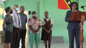 l-r) Mrs. Lineth Williams, Principal of the Gingerland Secondary School; Hon. Eric Evelyn, Minister of Youth in the Nevis Island Administration (NIA) and area representative for the St. Georges Parish; Mr. Anieli Liburd (cousin of Nikelsia); Ms. Dawn Kelly (her grandmother),  Ms. Nikelsia Kelly scholarship recipient and Hon. Pearletta Lanns, Retired High Court Judge, at a scholarship award ceremony at the Gingerland Secondary School’s auditorium on August 26, 2020  