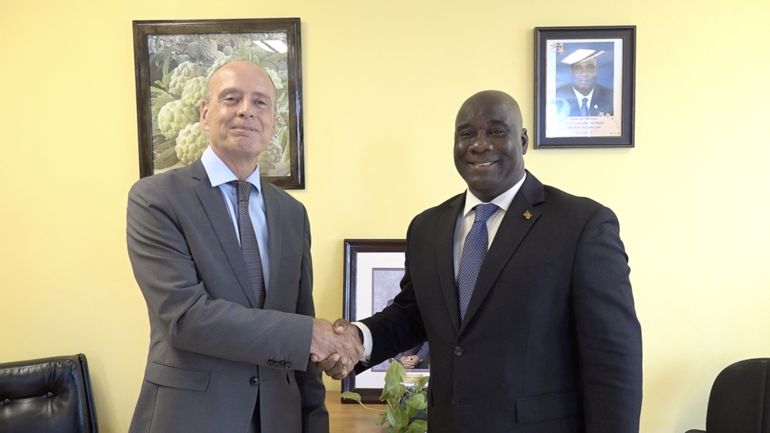 Hon. Alexis Jeffers, Acting Premier of Nevis (right) welcomes His Excellency Sandor Marnix Raphaël Varga van Kibéd en Makfalva, Ambassador of the United Kingdom of the Netherlands to St. Kitts and Nevis to his office at Pinney’s Estate during a courtesy call on September 08, 2022